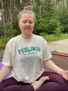 padmasana-poza-lotosa-joga-klub-gayatri-foto